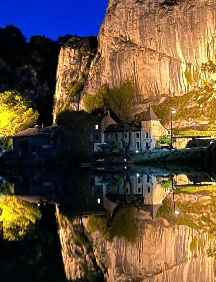Vila Pieds Dans L'Eau Private Wellness Bordure De Meuse Lustin Exteriér fotografie